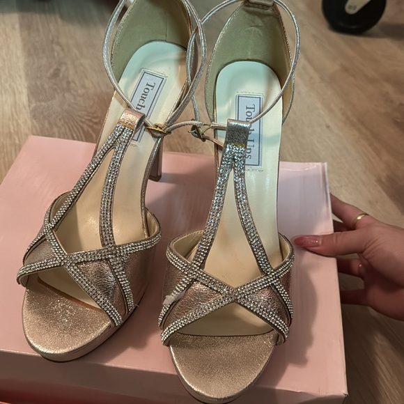 Sizes available: 8, 8.5, & 9 Women’s touch up champagne color high heels size - Picture 1 of 9